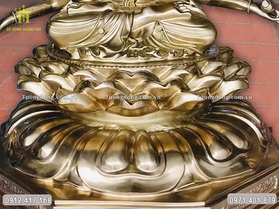 Hình ảnh đài sen được chạm khắc sắc nét